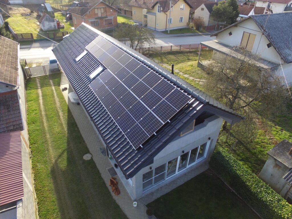 Kosi krov za ugradnja solarne elektrane